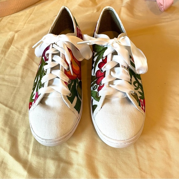 Oni Embroidered Floral Sneakers - Picture 3 of 9